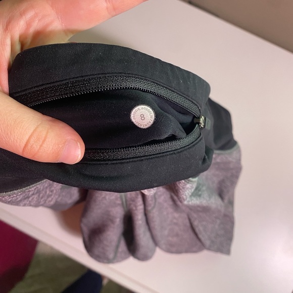 Lululemon size 8 4” speed up - Picture 3 of 3